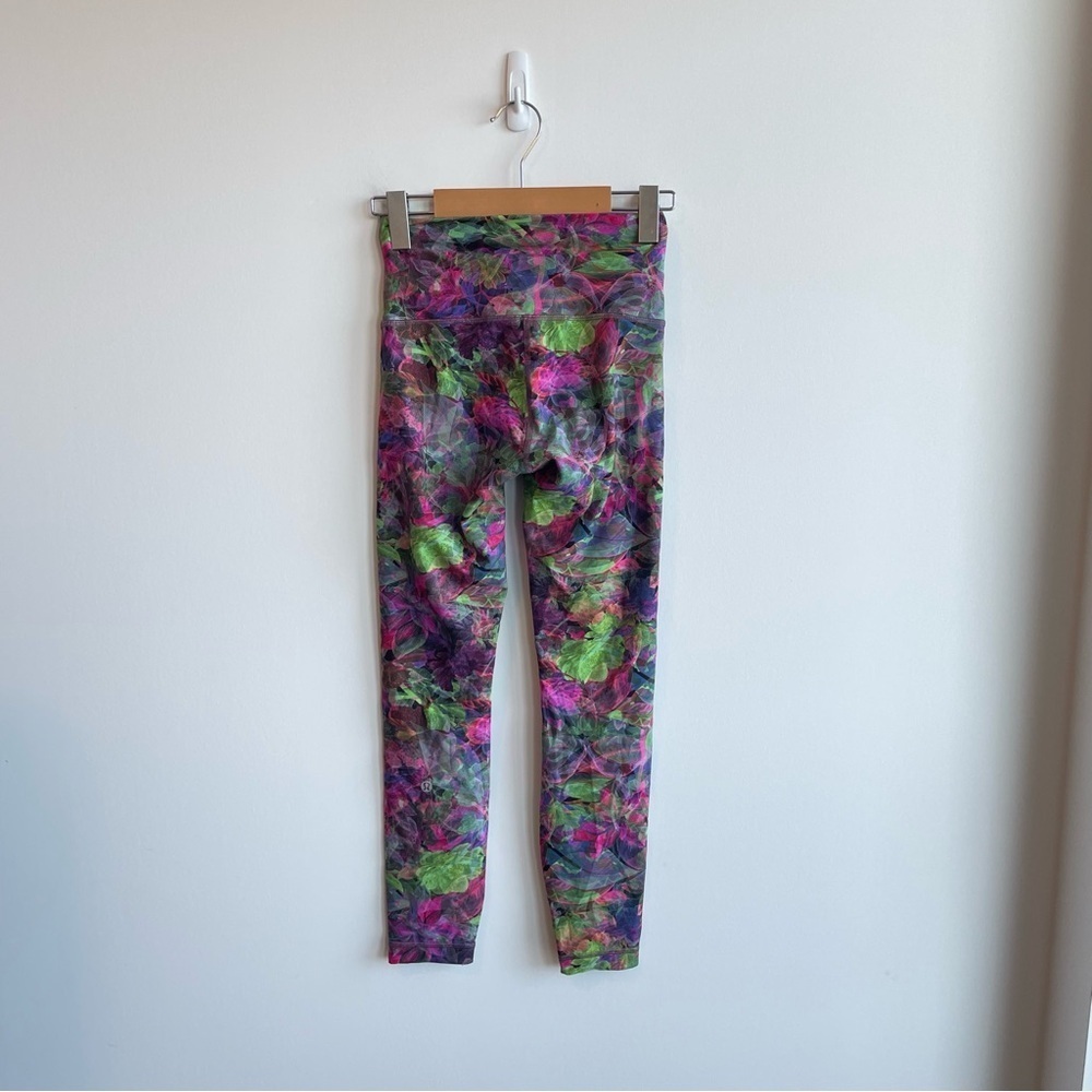 Lululemon Wunder Train High-Rise Tight 25"
Vivid Floral Tone Multi Size 4 - Picture 5 of 12